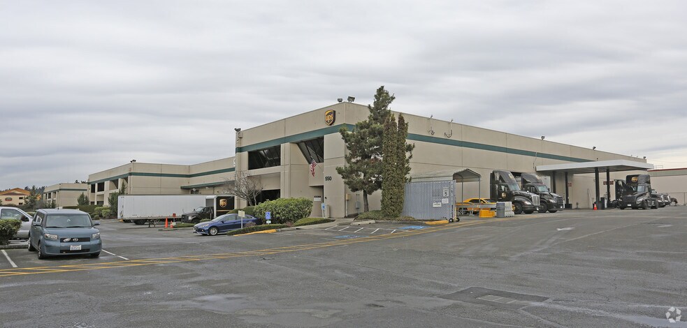 More Photos Of 510-550 Andover Park W, Tukwila Warehouse For Lease