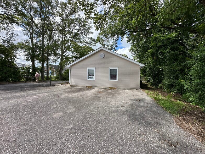 More Photos Of 215 John St, Lake City Office For Sale