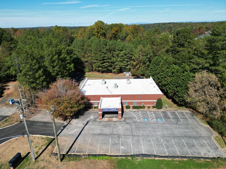 More Photos Of 6460 Atlanta Hwy, Alpharetta Veterinarian Kennel For Lease