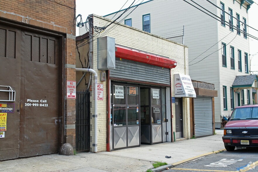 More Photos Of 706 7th St, Union City Showroom For Sale