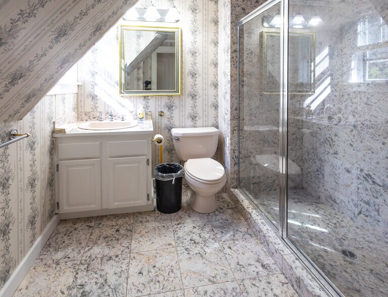 More Photos Of 20255 Willamette Dr, West Linn Specialty For Sale