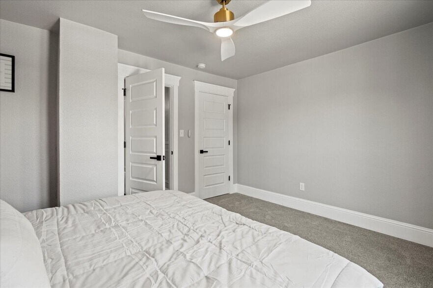 More Photos Of 2722 Central Ave, Cheyenne Light Distribution For Sale