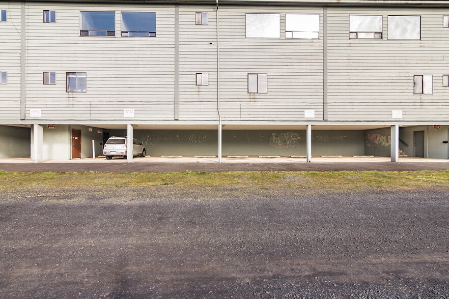 More Photos Of 644 SW Coast Hwy, Newport Office For Sale