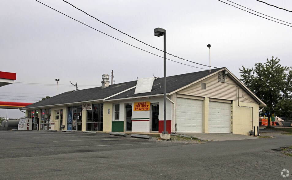 Primary Photo Of 1709 Berryville Pike, Winchester Service Station For Sale