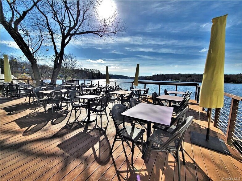 More Photos Of 1 Horseshoe Lake Rd, Kauneonga Lake Restaurant For Sale