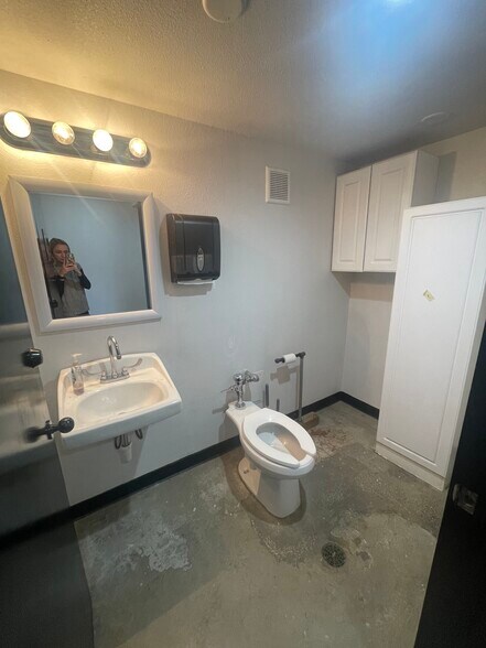 More Photos Of 2702 N Loop 1604 E, San Antonio Office For Lease
