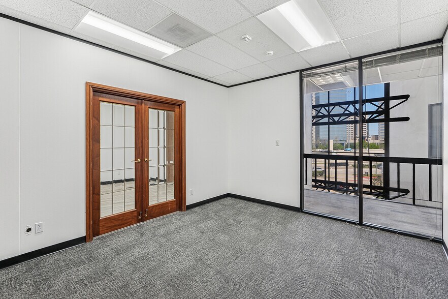 More Photos Of 11777 Katy Fwy, Houston Unknown For Lease