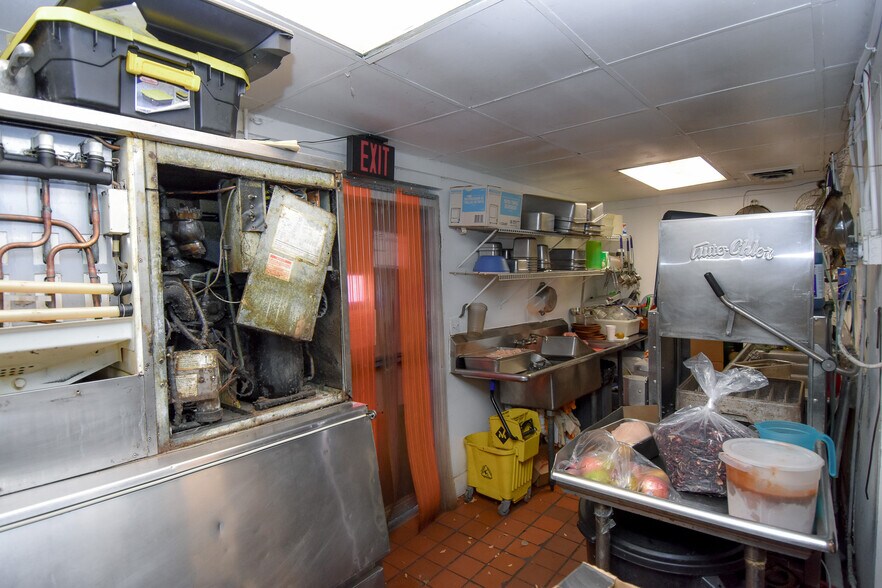 More Photos Of 1082 Highway 19 N, Thomaston Restaurant For Sale