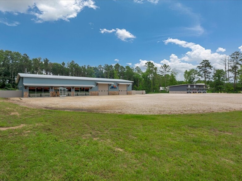 More Photos Of 9343 S US Highway 69, Huntington Showroom For Sale
