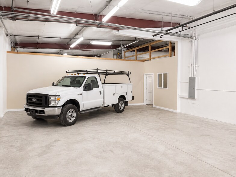More Photos Of 11811 Upham St, Broomfield Warehouse For Lease