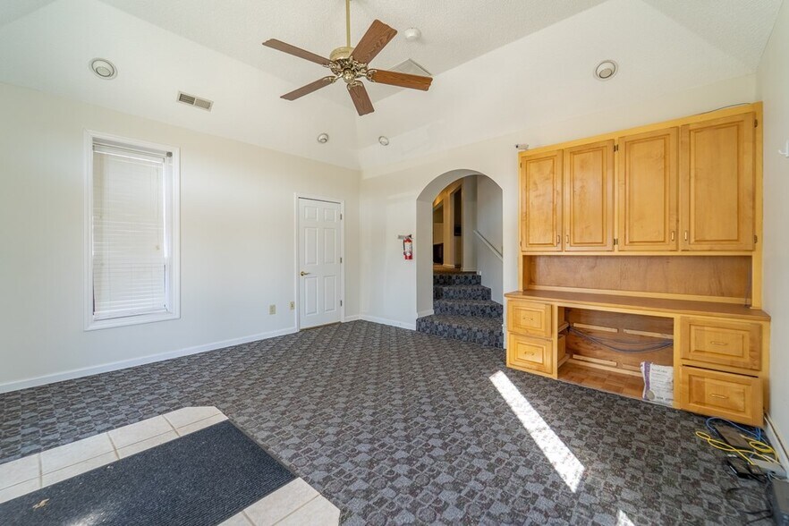 More Photos Of 9 Stewart St, Franklin Office For Sale