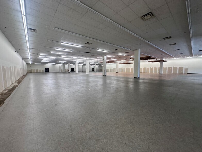 More Photos Of 1100 Jefferson Rd, Rochester Unknown For Lease