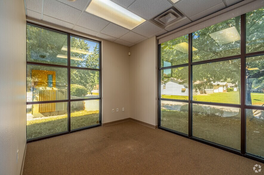 More Photos Of 2900 S National Ave, Springfield Medical For Lease