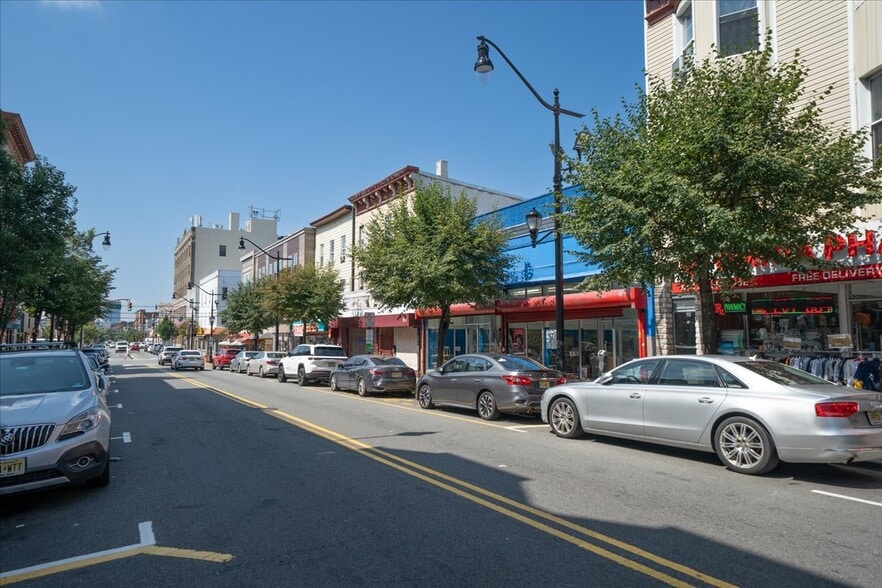 More Photos Of 821 Summit Ave, Union City Storefront For Lease