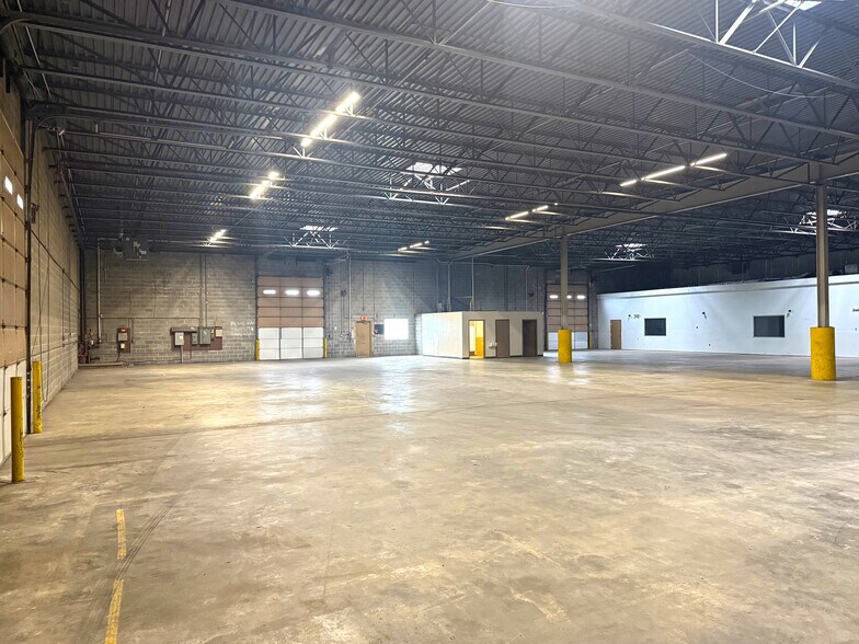 More Photos Of 5010 Creston St, Hyattsville Warehouse For Lease