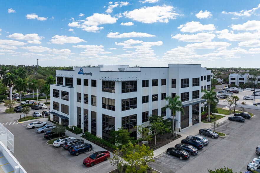 More Photos Of 3555 Kraft Rd, Naples Office For Lease
