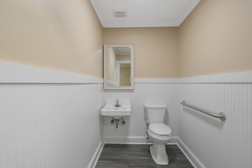 More Photos Of 581 Executive Pl, Fayetteville Office For Sale