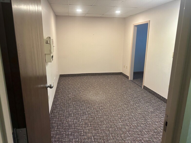 More Photos Of 390 Pierce St, Kingston Medical For Lease