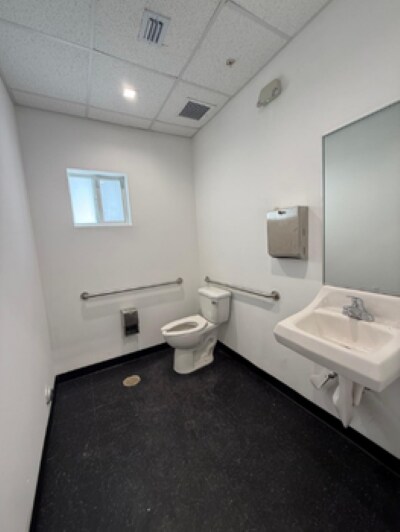 More Photos Of 2300-2340 W 8th Ave, Hialeah Radio TVTransmission Facilities For Lease