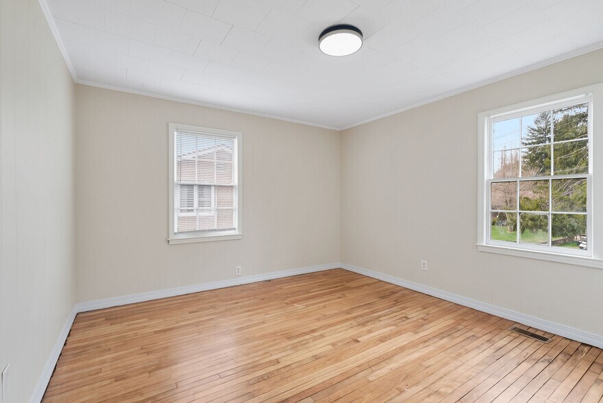 More Photos Of 720 Main st, Canton Bank For Lease