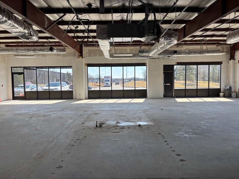 More Photos Of 2914 Independence Dr, Fort Wayne Light Distribution For Lease