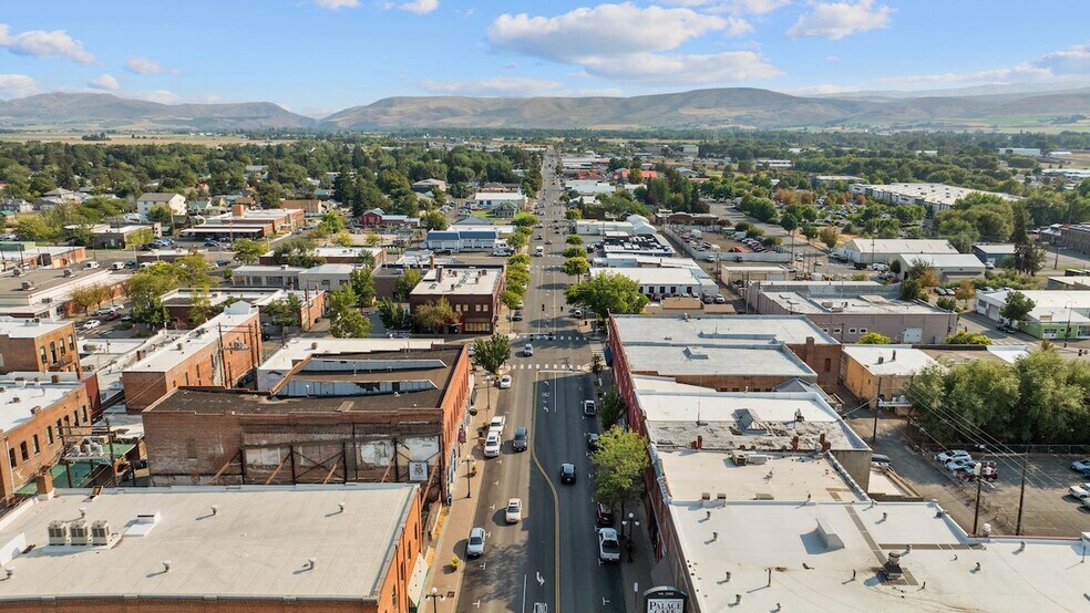 More Photos Of 313 N Main St, Ellensburg General Retail For Sale