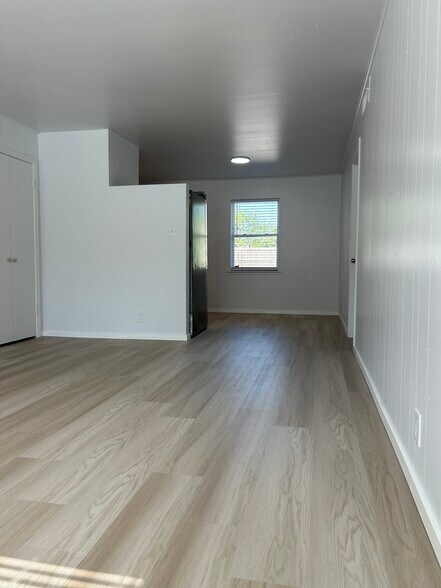 More Photos Of 2266 W Oak St, Denton Apartments For Sale