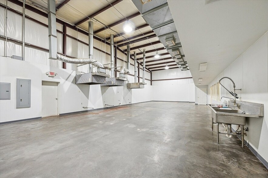 More Photos Of 920 Front St, Columbus Warehouse For Sale