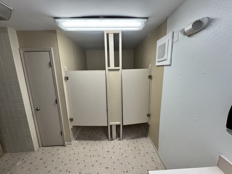 More Photos Of 105 W Calvin St, Deland Office For Sale