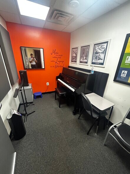 More Photos Of 465 Herndon Pky, Herndon Medical For Lease