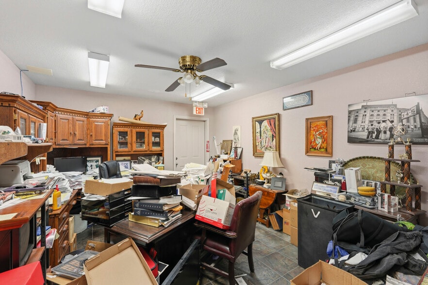 More Photos Of 101 S Friendswood Dr, Friendswood General Retail For Sale