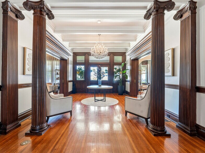 More Photos Of 341 S Plant Ave, Tampa Office Residential For Lease
