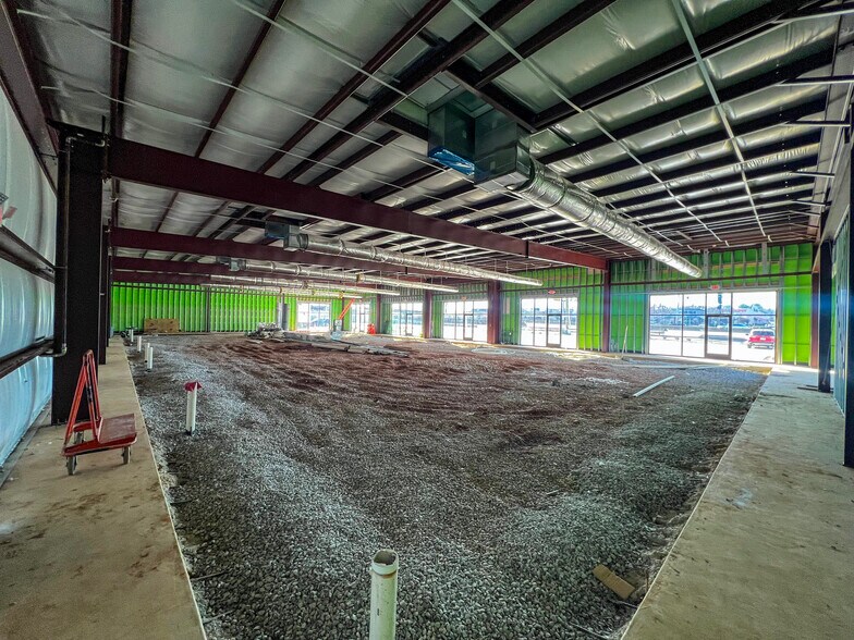 More Photos Of 1010 Memorial Pky N, Huntsville Storefront For Lease