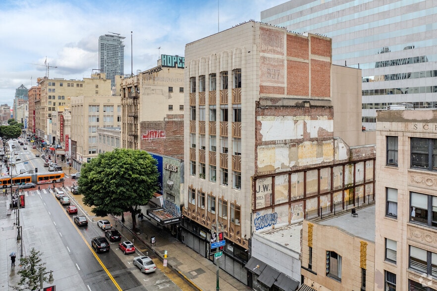 More Photos Of 537 S Broadway, Los Angeles Loft Creative Space For Sale