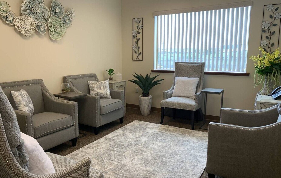 More Photos Of 1030 N Center Pky, Kennewick Loft Creative Space For Lease