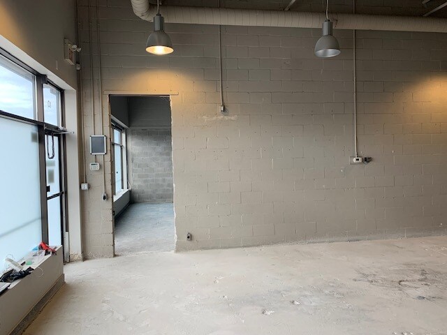 More Photos Of 2721 Markham Rd, Toronto Showroom For Lease