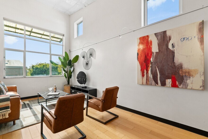 More Photos Of 108 High Rd, Santa Cruz Flex For Sale