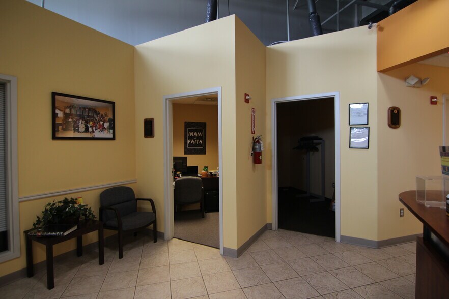 More Photos Of 1933 Montana Ave NE, Washington Warehouse For Lease