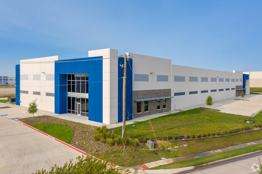 More Photos Of 2300 Arbrook Blvd, Arlington Unknown For Lease