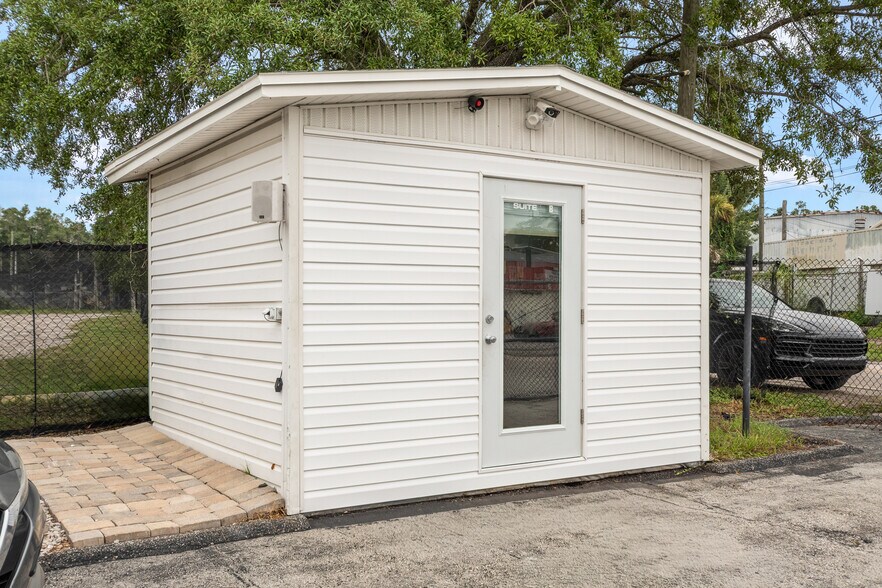 More Photos Of 7116 Rose Ave, Orlando Auto Dealership For Sale