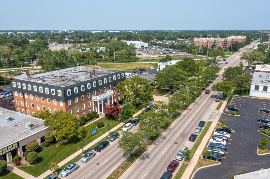 More Photos Of 7366 N Lincoln Ave, Lincolnwood Office For Lease