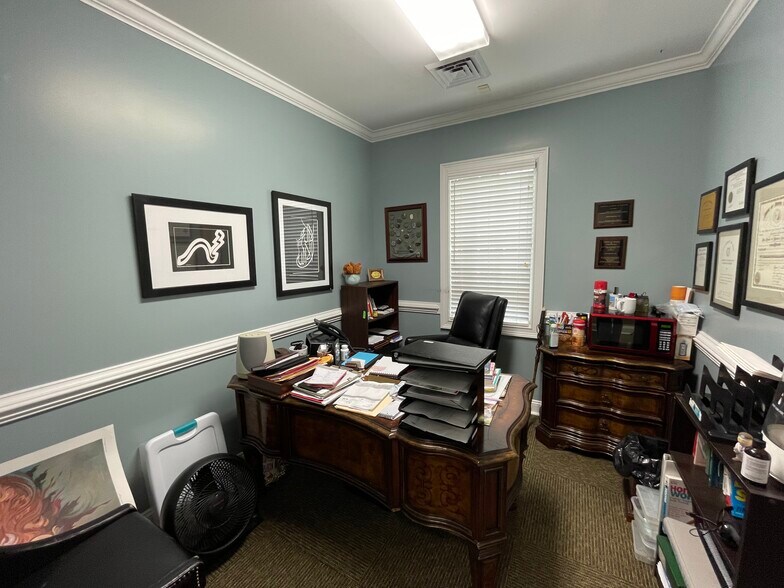 More Photos Of 1611 Flora Ave, Burlington Healthcare For Lease