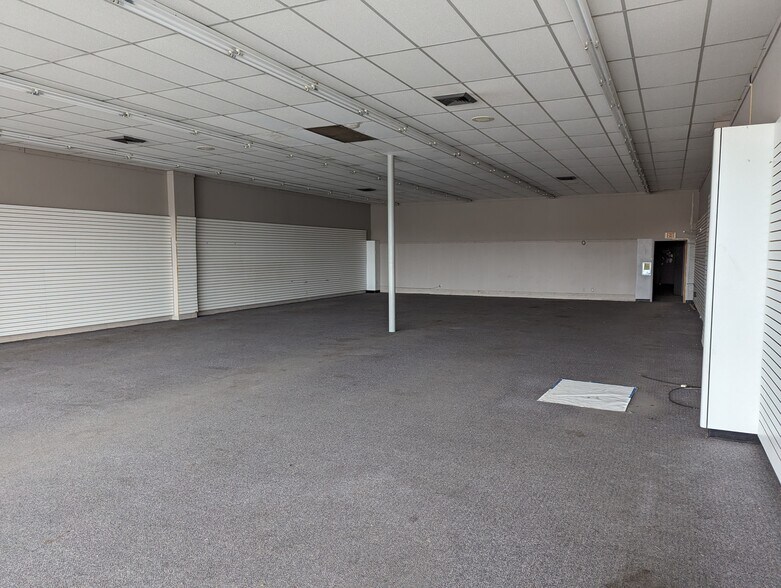 More Photos Of 601 N West St, Wichita Storefront For Lease
