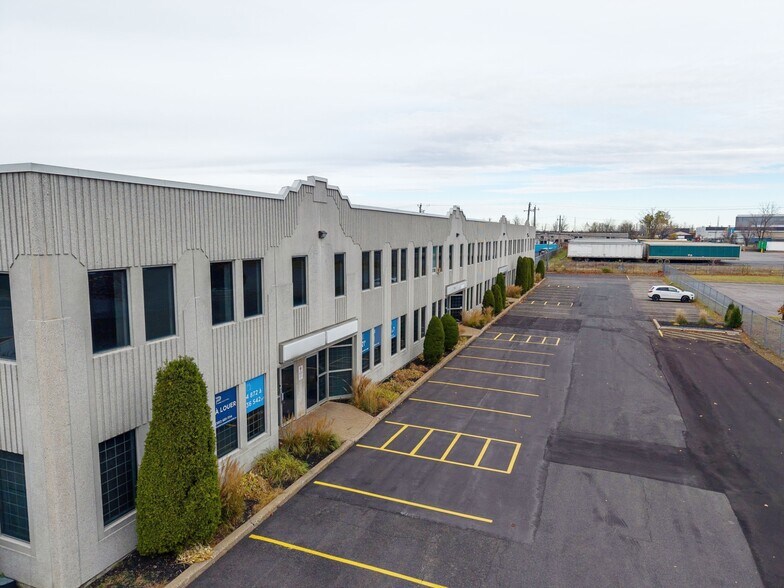 More Photos Of 2156-2168 Rue de la Province, Longueuil Light Distribution For Lease