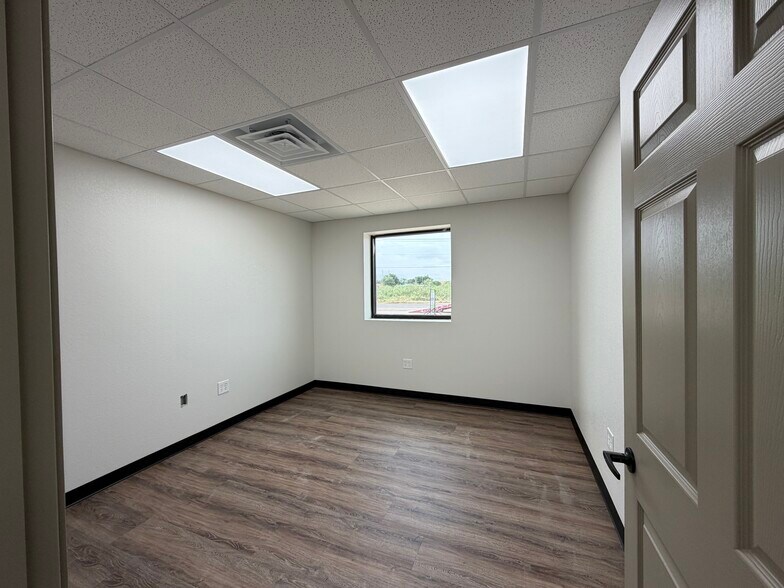 More Photos Of 2410 Steven Rd, Odessa Industrial For Lease