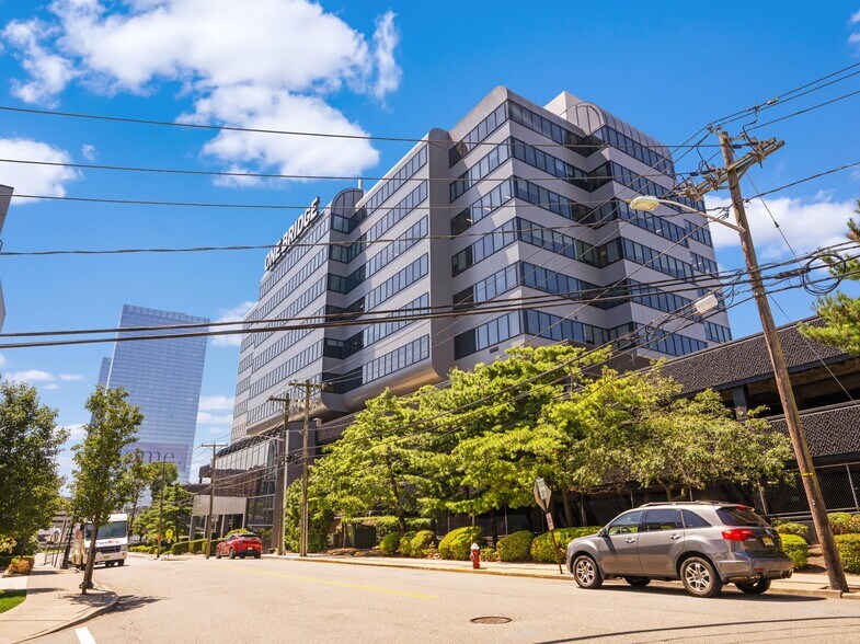 More Photos Of 1 Bridge Plz N, Fort Lee Office For Lease