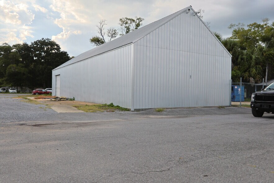 More Photos Of 705 N New Warrington Rd, Pensacola Auto Repair For Lease