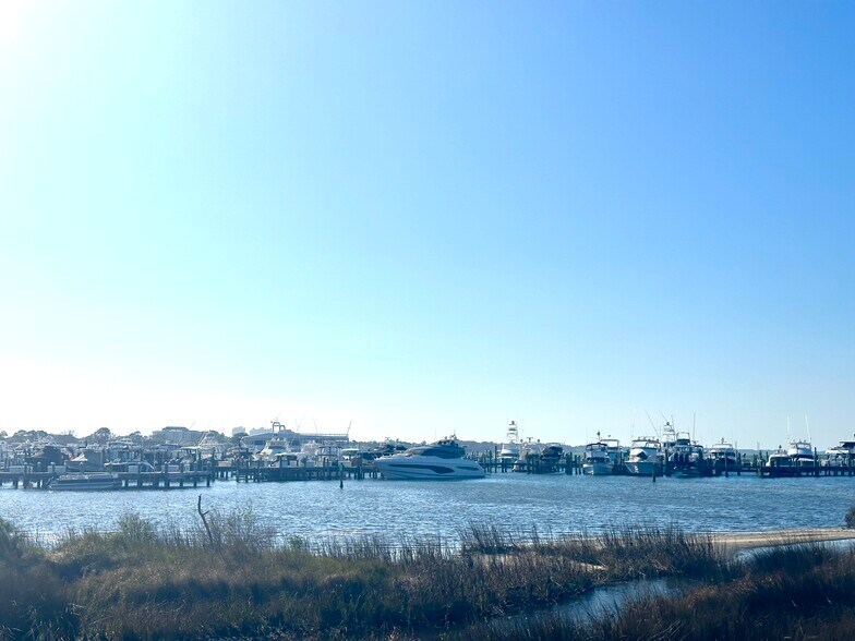 More Photos Of 109 Cannery Ln, Miramar Beach Restaurant For Lease