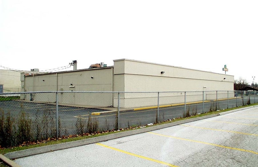 More Photos Of 2805 Target Dr, Saint Louis Restaurant For Sale