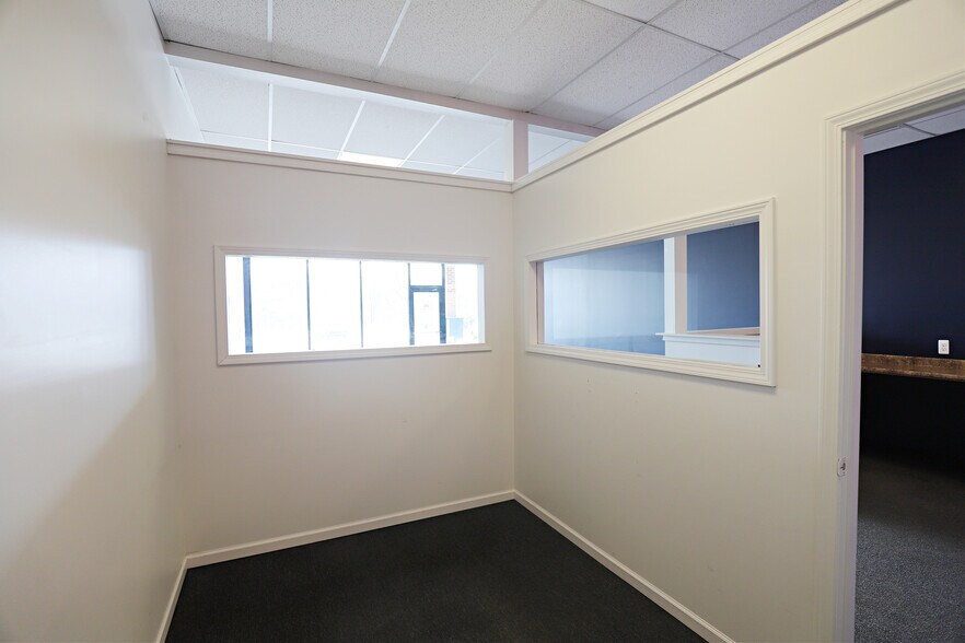 More Photos Of 1067-1095 E Bristol Rd, Burton Unknown For Lease